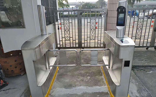 工廠安裝一套人臉識別管理系統(tǒng)需要多少錢？